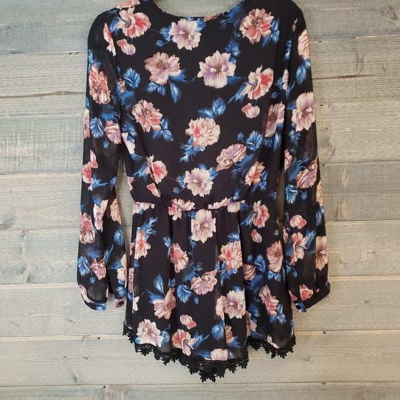 Astr Floral Romper Jumper Nordstrom Small - Picture 6 of 6